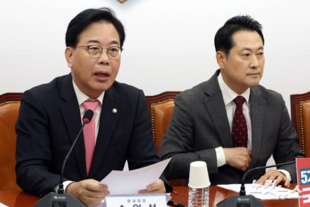 국민의힘 송언석 원내대표가 3일 서울 여의도 국회에서 열린 최고위원회의에서 발언을 하고 하고 있다.