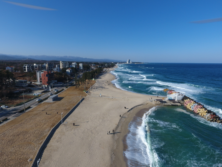 강릉 사근진해변 전경. 강릉시 제공