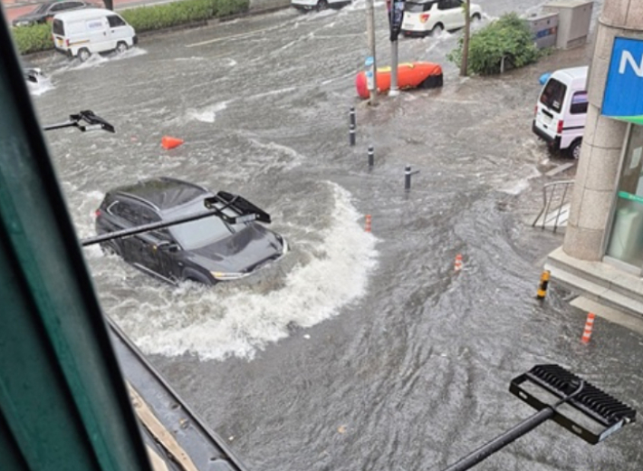 지난 7월 17일 대구 달서구 죽전네거리 일대가 집중 호우에 침수됐다. 독자 제공