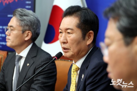 발언하는 정정래 대표