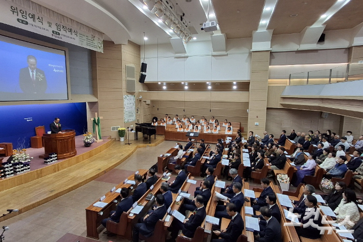 박진찬 위임목사는 "말씀 앞에 먼저 서고, 기도의 자리를 지키며 성도들과 함께 예수님의 이야기로 충만한 오천중앙교회가 될 수 있도록 목회하겠다"고 밝혔다. 유상원 아나운서