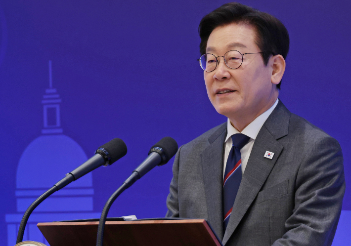 이재명 대통령이 2일 용산 대통령실에서 열린 한-싱가포르 공식 오찬에서 발언하고 있다. 연합뉴스