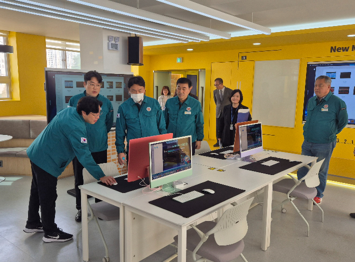 부산시의회 예산결산특별위원회가 내년도 예산안 심사를 앞두고 부산의 주요 투자사업 현장을 직접 점검했다. 부산시의회 제공