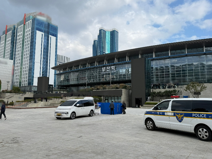 3일 부산 동구 부산역 광장 앞에서 한 70대 남성이 분신을 시도했다. 부산경찰청 제공 