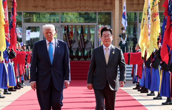 이재명 대통령(오른쪽)과 도널드 트럼프 미국 대통령. 연합뉴스