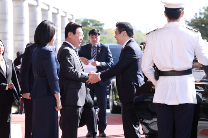 외교 파고 넘은 李정부, 민생·경제 성과 이어갈까