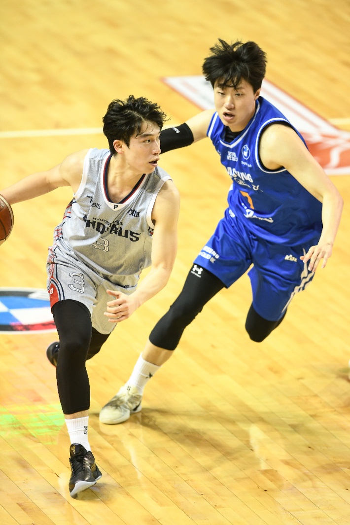 박무빈(왼쪽)의 돌파. KBL 제공