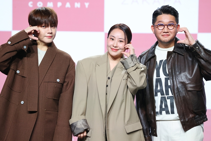 보컬 그룹 어반자카파가 3일 오후 서울 강남구 일지아트홀에서 새 미니앨범 '스테이' 음감회를 열었다. 연합뉴스