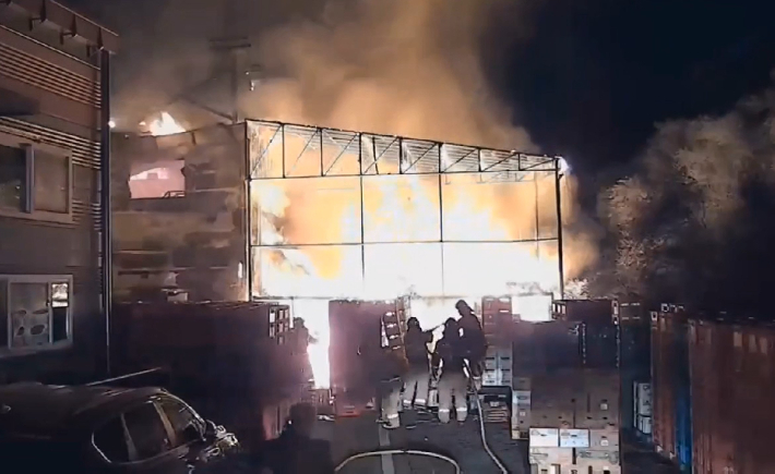 대전 동구 구도동 식품공장 화재 진화 모습. 대전소방본부 제공