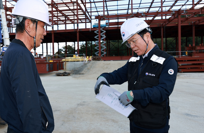 김영훈 고용노동부 장관. 고용노동부 제공