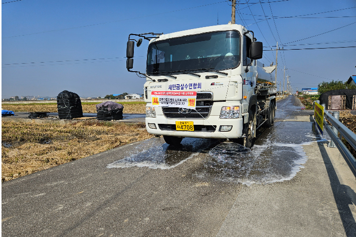 군산시가 조류인플루엔자 예방 활동 강화에 들어갔다. 군산시 제공