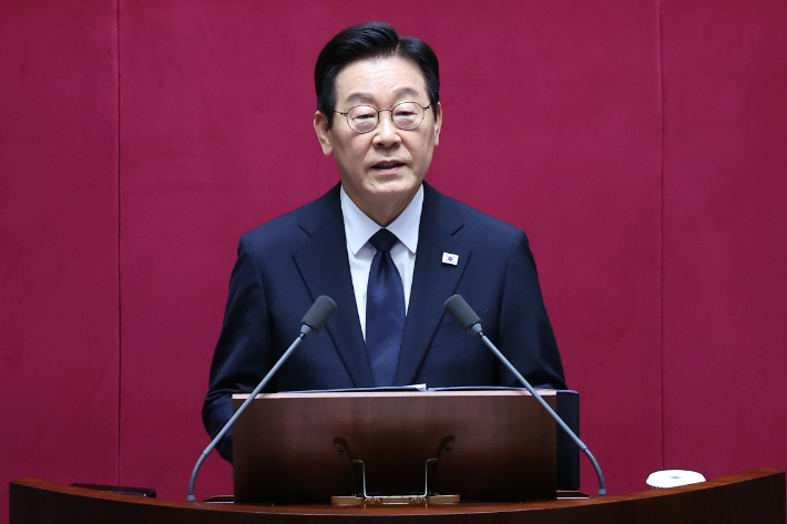 이재명 대통령이 4일 국회 본회의장에서 2026년도 정부 예산안 시정연설을 하고 있다. 연합뉴스