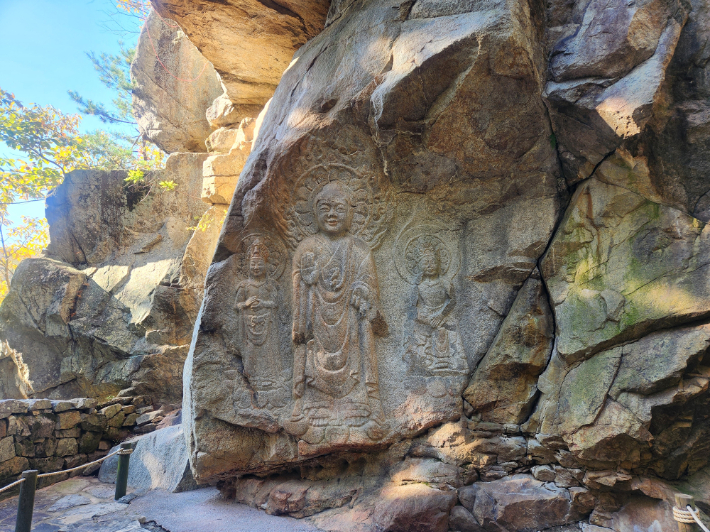 서산 용현리 마애여래삼존상. 서산시 제공