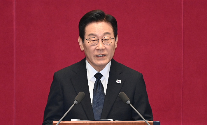 이재명 대통령이 4일 서울 여의도 국회 본회의장에서 내년도 정부 예산안에 대한 시정연설을 하고 있다. 연합뉴스