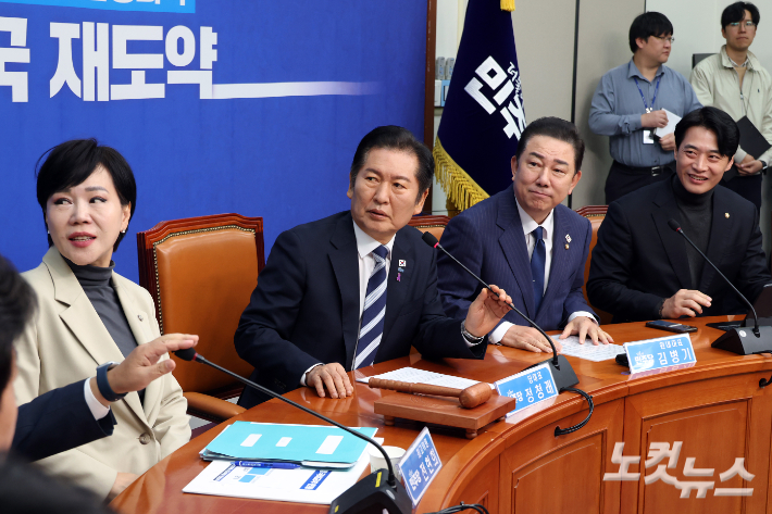 더불어민주당 정청래 대표와 최고위원들. 윤창원 기자