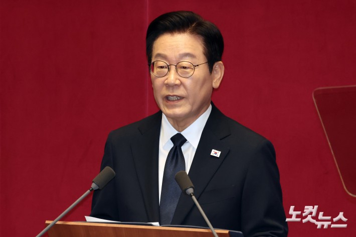 이재명 대통령이 4일 서울 여의도 국회 본회의에서 2026년도 예산안 및 기금운용계획안에 대한 정부의 시정연설을 하고 있다. 윤창원 기자