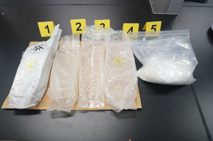 제주항에서 발견된 마약류 의심 물체. 제주해경청 제공