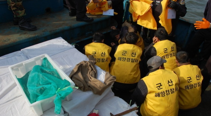 지난 2008년 화물선으로 밀입국을 시도한 일당을 전북 군산해양경찰서가 검거했다. 전북 군산해양경찰서 제공