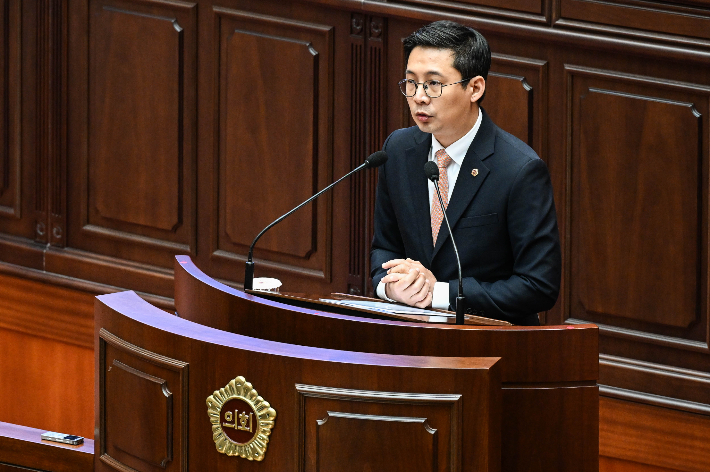 4일 열린 부산시의회 제332회 정례회 5분 자유발언에 나선 국민의힘 송우현 의원. 시의회 제공