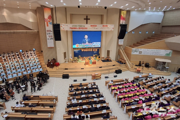 올해 창립 100주년을 맞은 포항동부교회는 2일 100주년 기념예배를 시작으로 홈커밍데이와 국화축제 등 관련 행사를 잇따라 개최했다. 유상원 아나운서