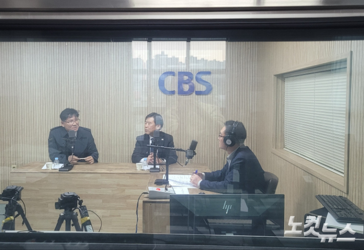 왼쪽부터 유상용 충북도의원, 이상식 충북도의원, 김종현 앵커. 충북CBS