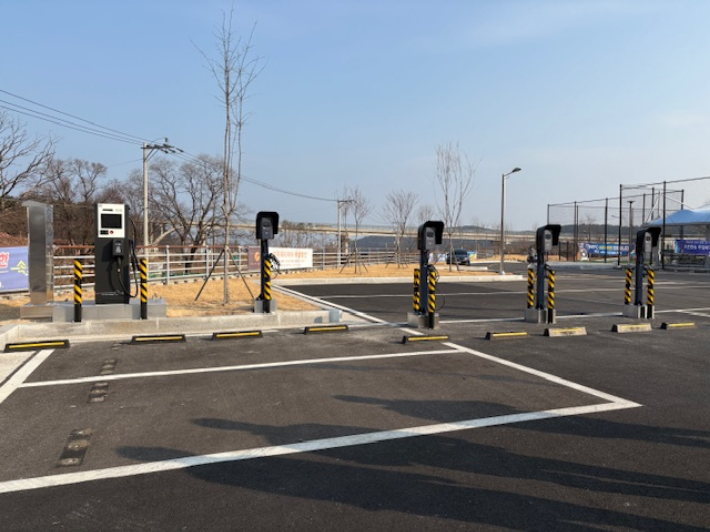 지상에 설치한 충전시설. 속초시 제공