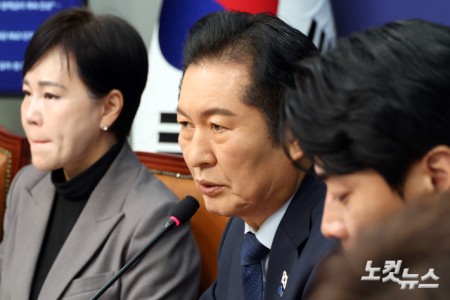 발언하는 정청래 대표