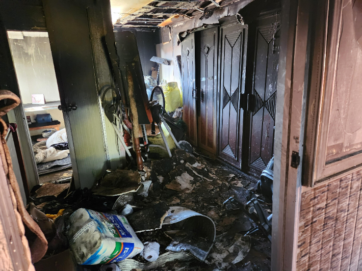 불에 탄 장안교회 교육관. 교회 제공