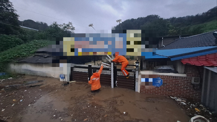 집중 호우에 침수된 주택. 전북소방본부 제공