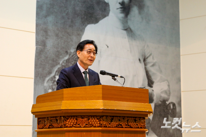 한일장신대학교 황세형 총장이 어울림 한마당 행사에서 축사를 전하고 있다. 최화랑 기자