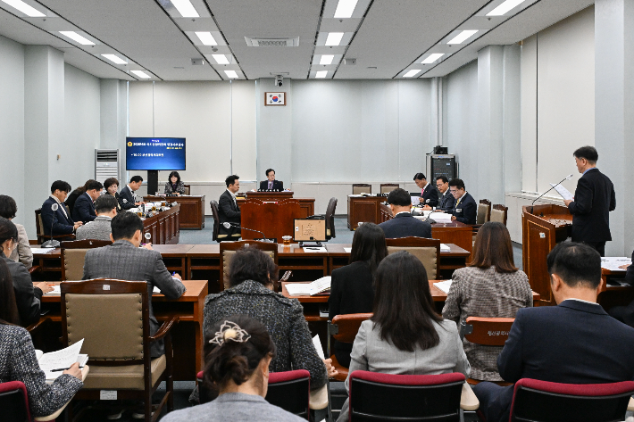 5일 부산의료원을 대상으로 행정감사를 열고 있는 부산시의회 복지환경위. 부산시의회 제공