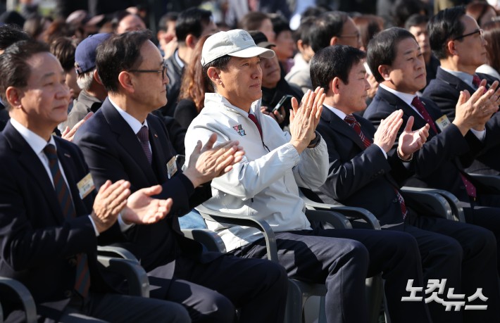 소상공인의 날인 5일 오후 서울 중구 서울광장에서 열린 서울시 소상공인의 날 기념행사에서 오세훈 서울시장이 참석해 있다.