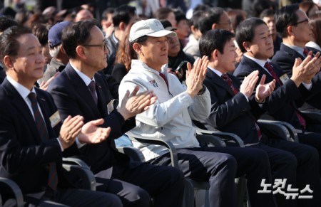 소상공인의 날인 5일 오후 서울 중구 서울광장에서 열린 서울시 소상공인의 날 기념행사에서 오세훈 서울시장이 참석해 있다.