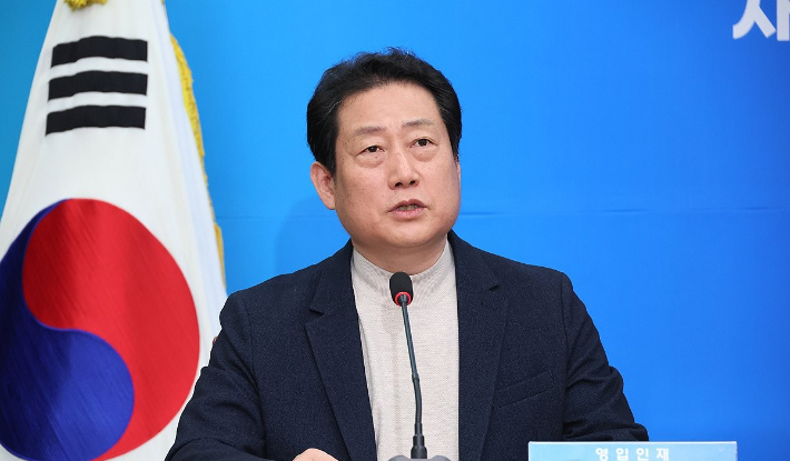 민주당 유동철 부산 수영구 지역위원장. 연합뉴스