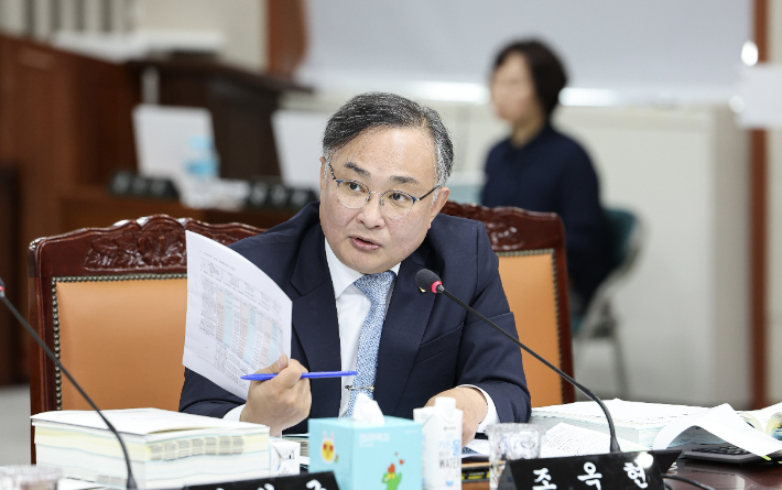 전라남도의회 조옥현 의원(더불어민주당·목포 2)은 5일 2025년도 전남도 문화융성국 행정사무감사에서 "도지정 목조문화유산의 화재·도난 방지시설 설치 '미비'에 대해 질타했다. 전남도의회 제공 