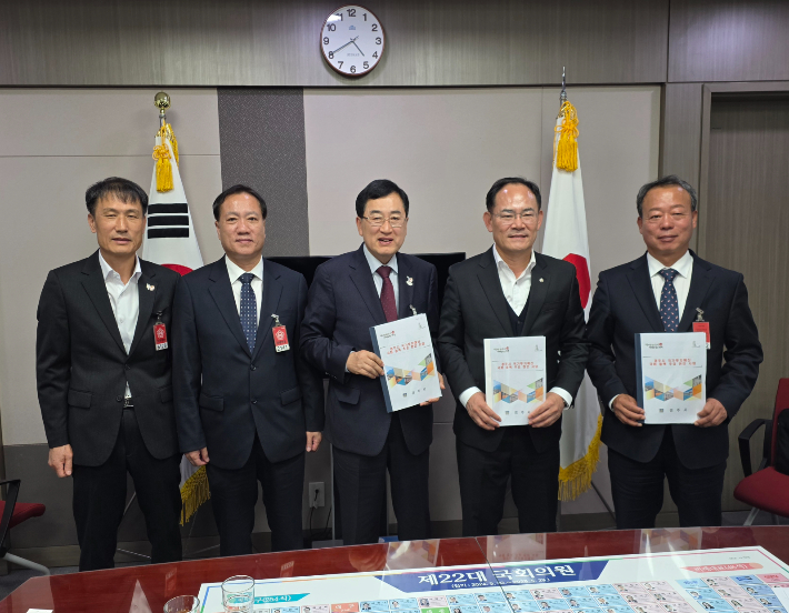 주낙영 경주시장이 국회를 방문해 임종득 의원을 만나 주요 현안사업 국비지원을 요청했다. 경주시 제공