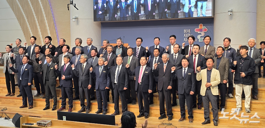 광주소망교회 남선교회원들이 전도를 외치고 특송에 나섰다. 한세민 교계기자