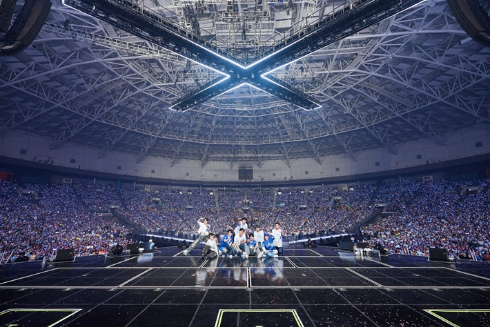 슈퍼주니어는 지난 8월 22~24일 사흘 동안 서울 송파구 올림픽공원 케이스포돔(구 체조경기장)에서 단독 콘서트 '슈퍼쇼10'을 개최했다. 슈퍼주니어 공식 페이스북