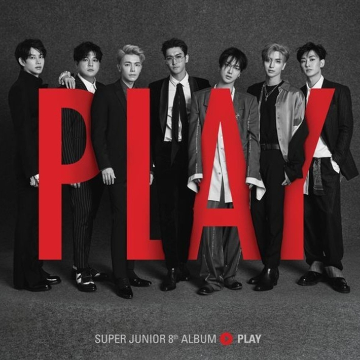 2017년 나온 슈퍼주니어 정규 8집 '플레이'의 타이틀곡은 '블랙 수트'였다. SM엔터테인먼트 제공