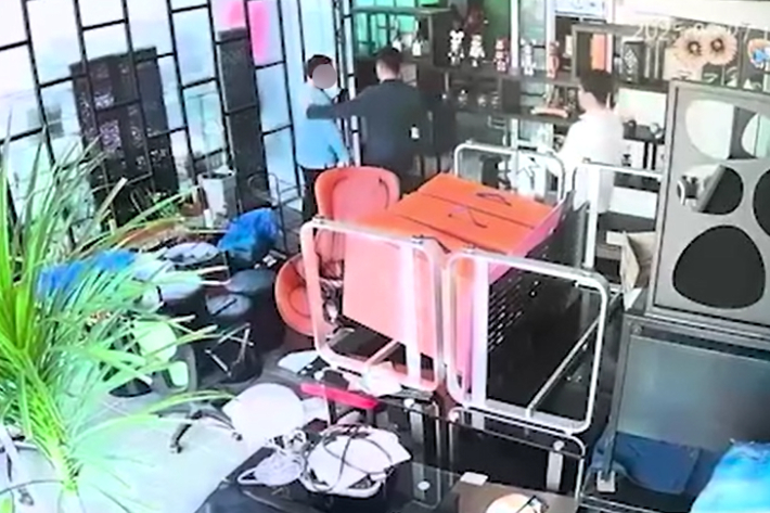 조직 총괄책 A씨 검거 장면. 강원경찰청 제공