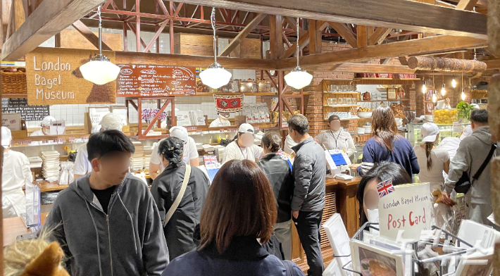 직원 과로사 의혹이 제기된 '런던베이글뮤지엄' 인천점. 강지윤 기자