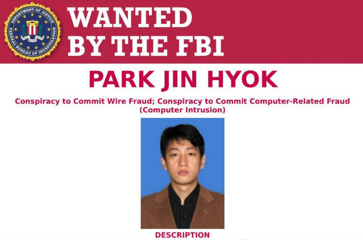 미국 법무부가 2018년 9월 기소한 북한 해커 박진혁에 대한 미 연방수사국(FBI)의 수배전단. 그는 2014년 소니픽처스 해킹과 2016년 8100만 달러를 빼내 간 방글라데시 중앙은행 해킹, 2017년 워너크라이 랜섬웨어 공격 등을 자행한 혐의를 받고 있다. 연합뉴스