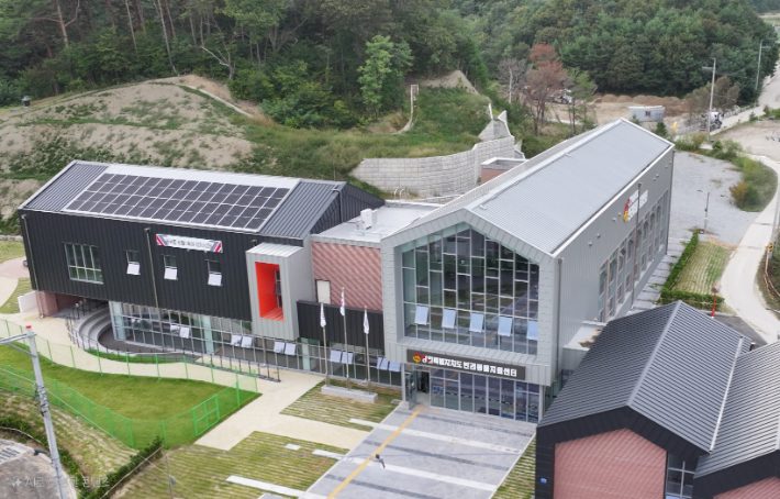 강릉 사천면에 조성한 강원특별자치도 반려동물지원센터. 강원도 제공