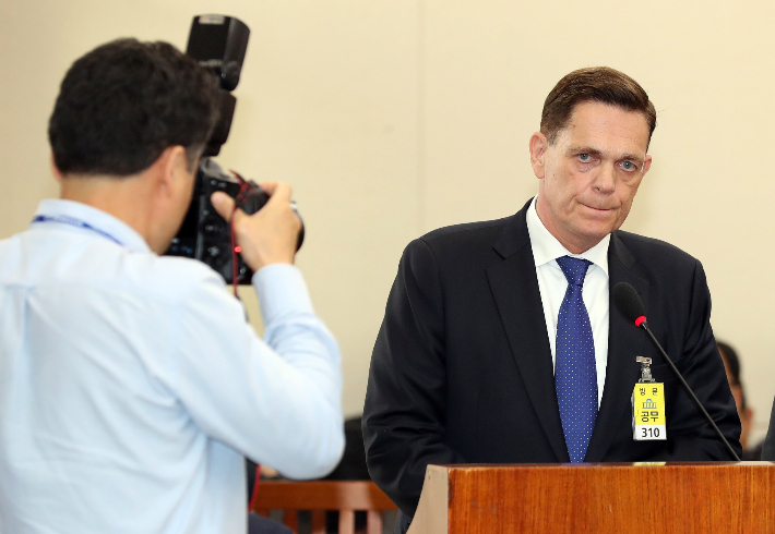 2016년 10월 14일 요하네스 타머 당시 폭스바겐 한국법인 총괄사장이 국회에서 열린 환경노동위원회 국정감사에서 증인으로 출석해 있다. 연합뉴스