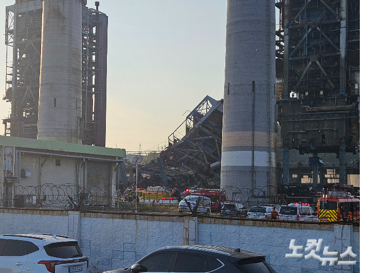 6일 오후 2시 2분쯤 울산 남구 남화동 한국동서발전 울산화력발전소에서 대형 보일러타워가 붕괴되는 사고가 발생했다. 반웅규 기자