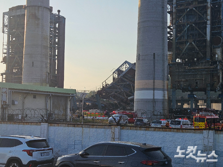 6일 오후 2시 2분쯤 울산 남구 남화동 한국동서발전 울산화력발전소에서 대형 보일러타워가 붕괴되는 사고가 발생했다. 반웅규 기자