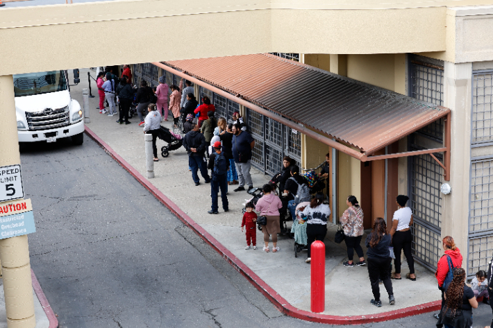 SNAP 지원 중단에 푸드뱅크 줄선 미국 저소득층. 연합뉴스