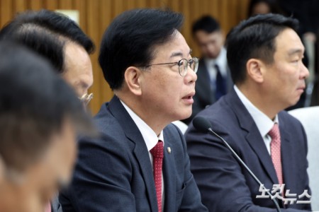 발언하는 송언석 원내대표
