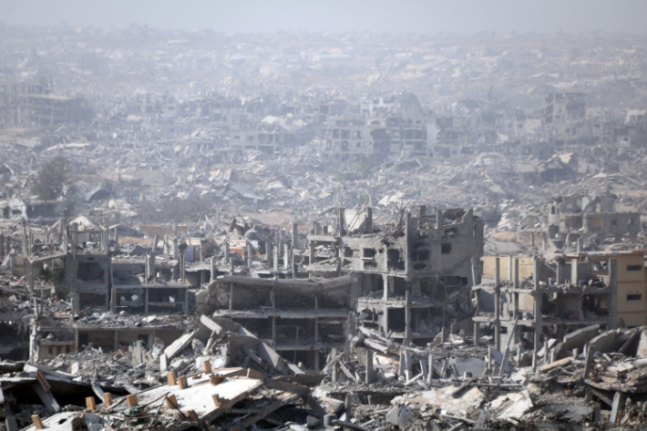 5일(현지시간) 가자지구 북부 셰자이야의 한 이스라엘군 주둔지에서 내려다본 가자시티. 연합뉴스