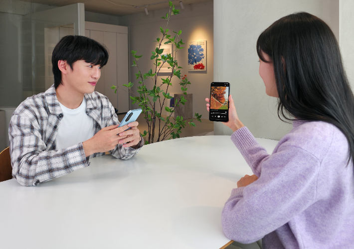 삼성전자가 AI 탑재한 실속형 스마트폰 '갤럭시 A17 LTE'를 7일 출시했다. 삼성전자 제공